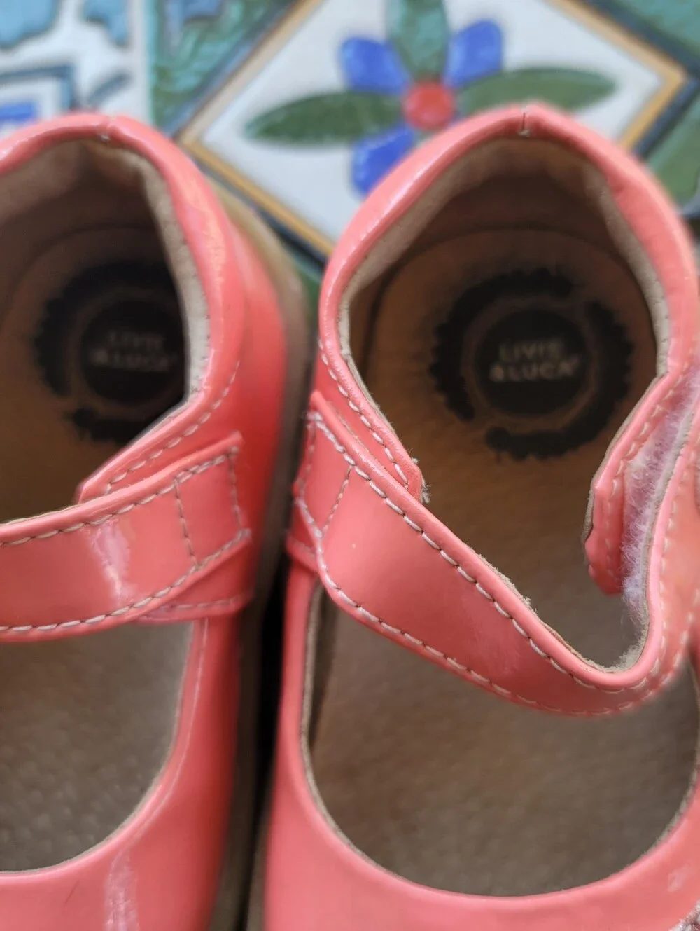 Luvie & Luca Girls' Coral Pink Mary Jane Shoes with Glitter Bird Accent Size 4
